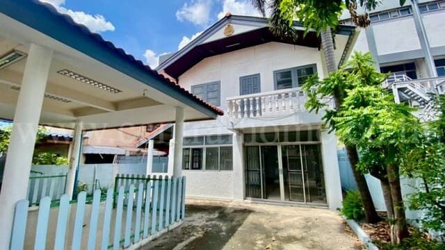 ขายขาดทุนอาคารพาณิชย์ 3 ชั้น ติดถนนสายแม่สอด-อุ้มผาง อาคารพาณิชย์พระธาตุผาแดง