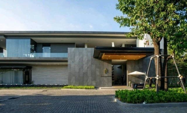 MRTสุขุมวิท 900ม.ใหม่ หรูหรา 5นอน ย่านคนญี่ปุ่น BTSพร้อมพงษ์ 900ม. คฤหาสน์แนวตั้งสุดหรู 4 ชั้น 405ตร.ม. 35ตร.วา.5น้ำ