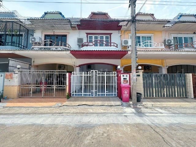 ทาวน์เฮ้าส์ หมู่บ้าน มนวดีพาร์ค ซอยวัดลาดปลาดุก บางบัวทอง ราคาถูกมาก