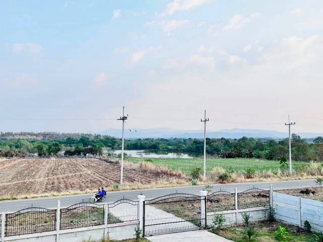 ขายที่ดินพร้อมบ้านและสวน 68 ไร่ ทำเลดี ลพบุรี ราคา 32 ล้าน