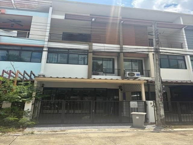 ขายทาวน์โฮม 3 ชั้น โครงการ ซิกเนเจอร์ วัชรพล รามอินทรา65 ติดตลาดถนอมมิตร