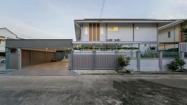 บ้านหลังใหญ่ 2 ชั้น บ้านหัวมุม ตกแต่งครบ หมู่บ้าน เวิลด์คลับแลนด์ หางดง