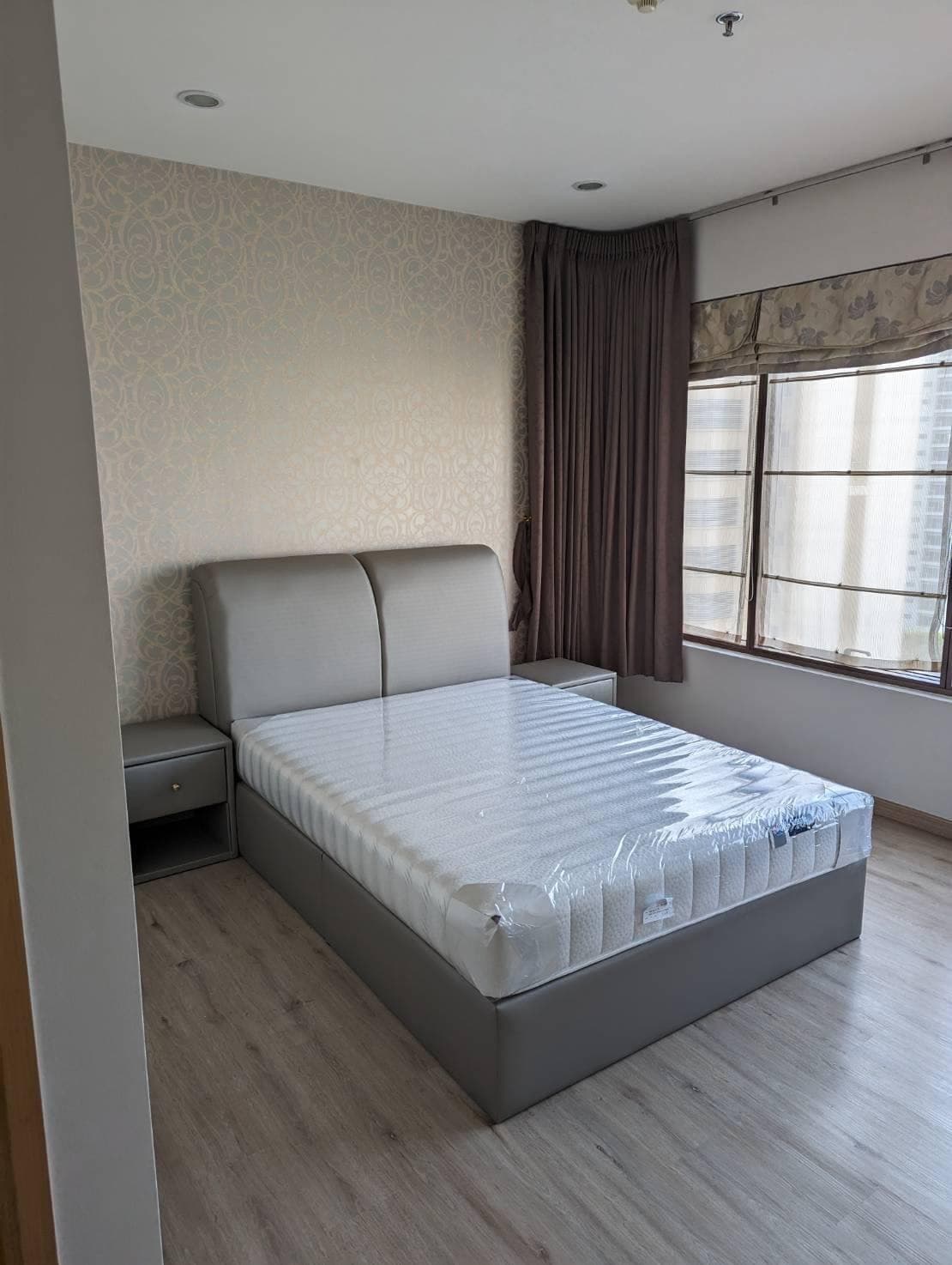 The Emporio Place Sukhumvit 24 clean spacious comfortable 16th floor BTS Phrom Phong