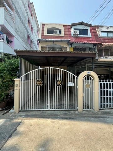 HR2862ให้เช่าทาวน์เฮ้าส์ 3 ชั้น ซอยลาดพร้าว 64 เดินทางสะดวกใกล้เลียบด่วนรามอินทรา เหมาะอยู่อาศัย
