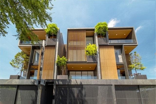 ขายบ้านเดี่ยว 3.5 ชั้น 54 ตร.ว. ย่านลาดพร้าว-รามคำแหง มีลิฟต์ส่วนตัว ใกล้ MRT มหาดไทย