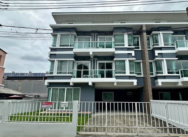HR2872ให้เช่าโฮมออฟฟิศ 3 ชั้น หลังมุม ซอยศรีนครินทร์ 36 เดินทางสะดวกใกล้ MRT ศรีนครินทร์ 38