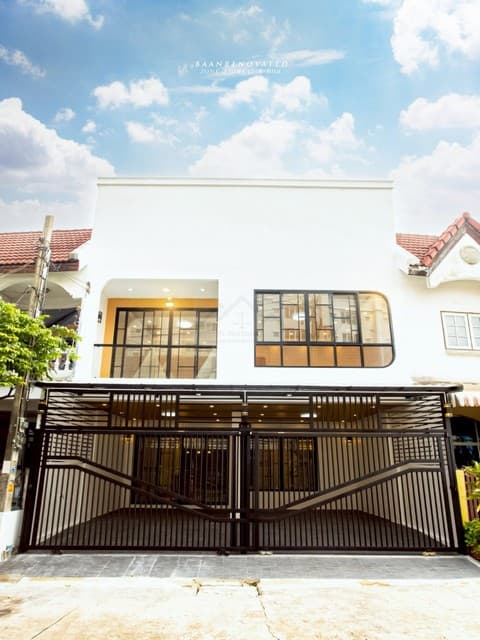 ขายทาวน์เฮ้าส์ 2 ชั้นหลังใหญ่ รีโนเวทใหม่ Minimal Style หมู่บ้านประชากรไทย ลาดพร้าว93 หน้ากว้างถึง 8 เมตร
