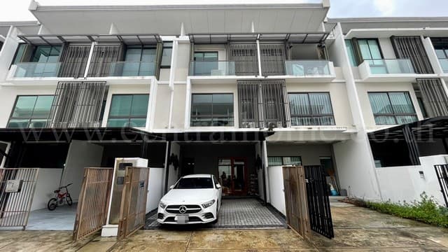 ทาวน์โฮม 3 ชั้น แลนด์มาร์ค เอกมัย - รามอินทรา ใกล้ รถไฟฟ้าสถานีมัยลาภ