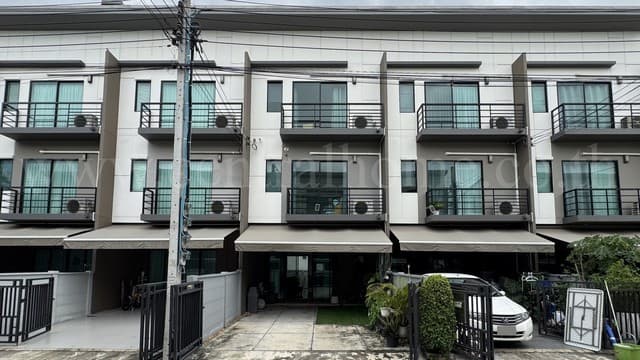 ทาวน์โฮม 3 ชั้น บ้านกลางเมือง รามอินทรา ต้นโครงการ พร้อมอยู่