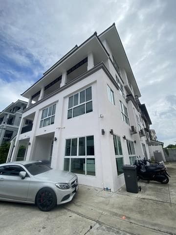 ให้เช่าอาคารพาณิชย์ 3 ชั้น 2 คูหา ในซอยพระราม 2 ซอย 60 ตกแต่งพื้น SPC ลายไม้