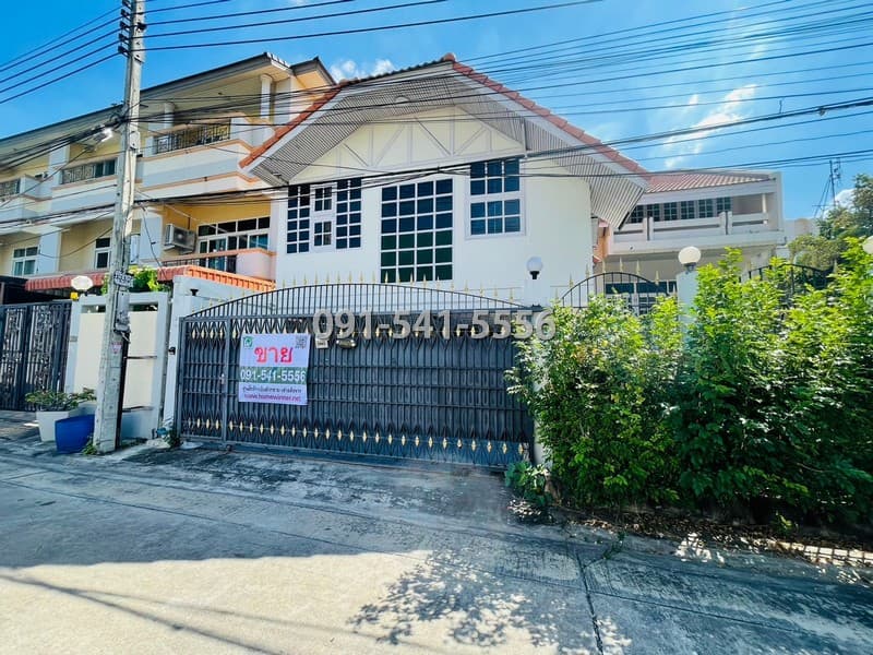 ขายบ้านเดี่ยว 2 หลังติดกัน ซอยวิภาวดีรังสิต 42 แยก 18-6 ติดถนน 3 ด้าน พื้นที่ 142 ตรว 8นอน 7น้ำ