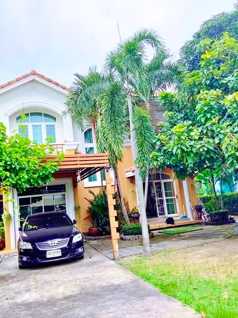 ติดถนนเมน 3 นอน 3 น้ำฟลอร่า รอยัล ภัสสร คฤหาสน์2 ชั้น 102ตร.วา.302ตร.ม. พร้อมเฟอร์ฯ MRT สุวินทวงศ์ - มีนบุรี