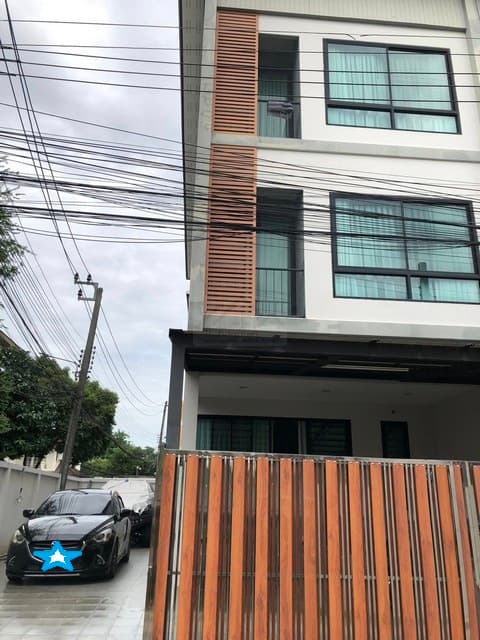 ขายทาวน์โฮม 3 ชั้น หลังมุม 42 ตรว. 4 ห้องนอน ซอยปุณณวิถี31 สุขุมวิท101 ใกล้ BTS ปุณณวิถี