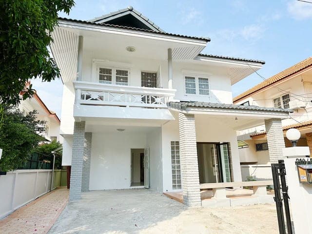 ขาย บ้านเดี่ยว 2 ชั้น หมู่บ้านเด่นชัย 54 ตรว. ย่านชุมชนขนาดใหญ่ สมุทรปราการ