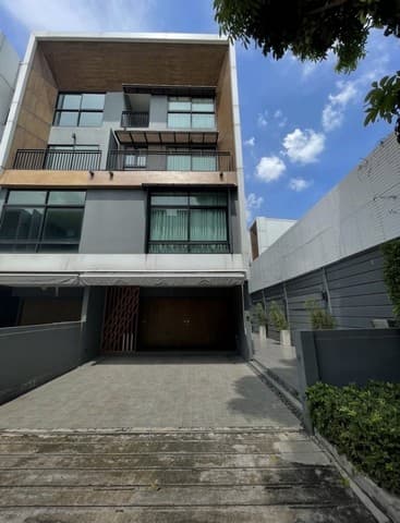 บ้านพร้อมอยู่ โครงการ Arden ลาดพร้าว 71 ทาวน์โฮมหรู 3.5 ชั้น หลังมุม ทำเลศักยภาพ ใจกลางเมือง