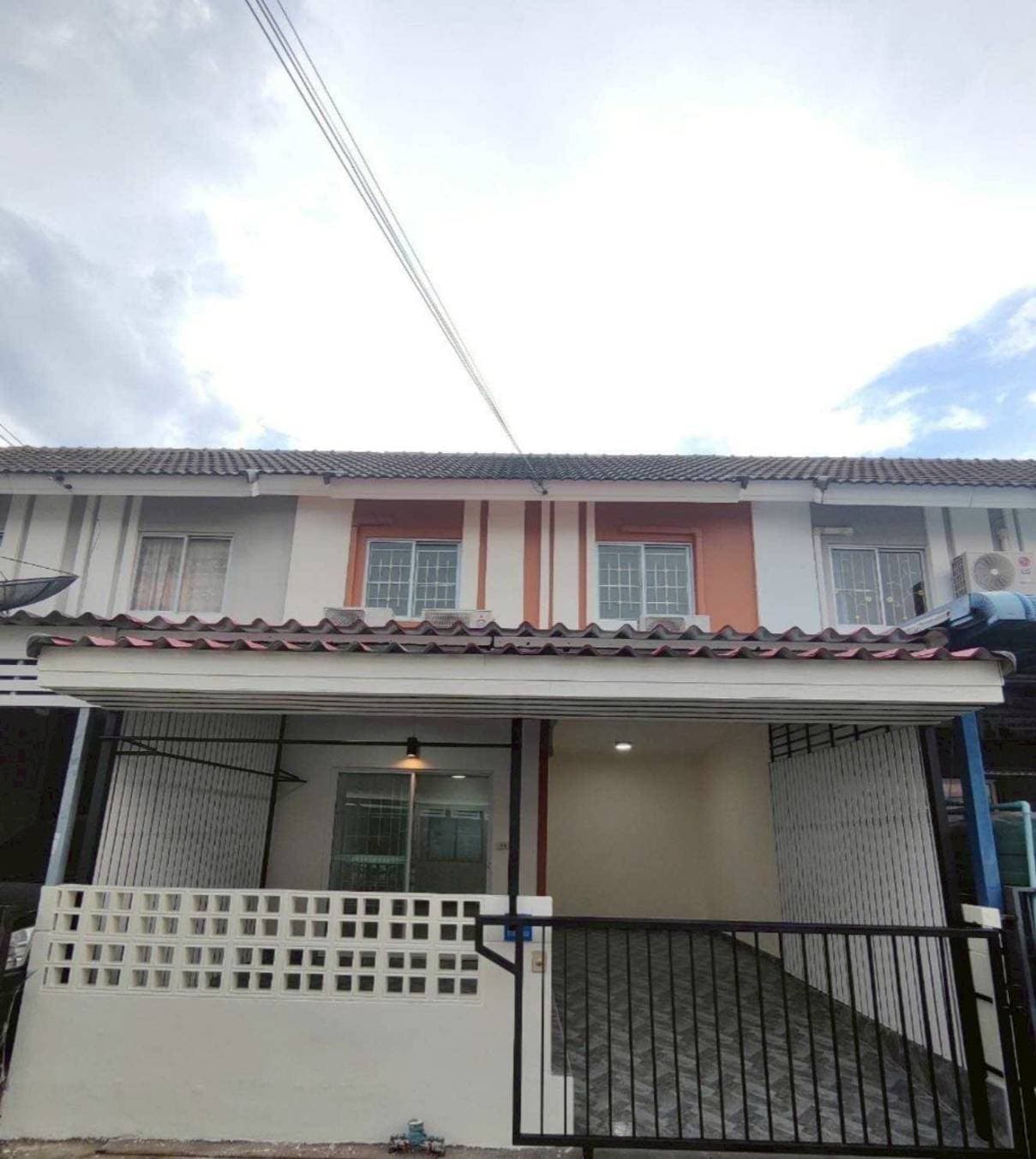 ขายทาวน์เฮาส์ 2 ชั้น หมู่บ้านพฤกษา 74/1 ทำเลดี จังหวัดสมุทรปราการ