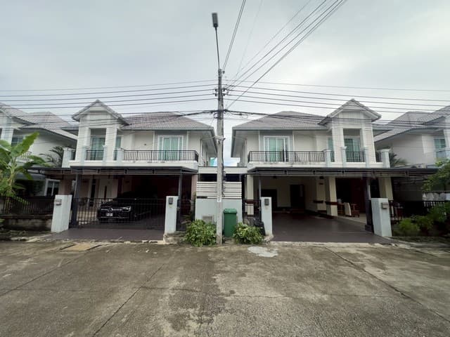 บ้านเดี่ยว 2 หลัง เชื่อมถึงกัน SKY ดอนเมือง – สรงประภา 111 ตร.วา 6 นอน 6 น้ำ เดินเชื่อมเข้าหากันได้ เหมาะสำหรับครอบครัวใหญ