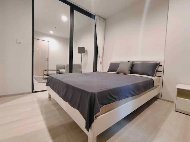 Life One Wireless safe spacious clean 20th floor BTS Ploenchi
