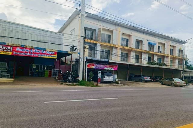 ขายขาดทุนอาคารพาณิชย์ 3 ชั้น ติดถนนสายแม่สอด-อุ้มผาง อาคารพาณิชย์พระธาตุผาแดง