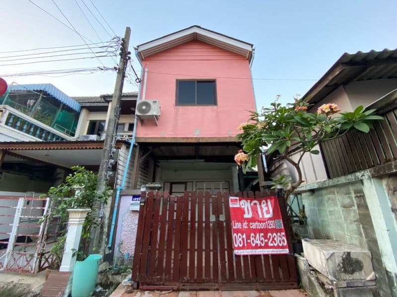 ทาวน์เฮ้าส์ 2 ชั้น หมู่บ้านราณี 7 สวนสยาม ซอย 4 เลขที่ 110 ซอยสวนสยาม 24 แยก 10 แขวงคันนายาว เขตคันนายาว กทม. 10230