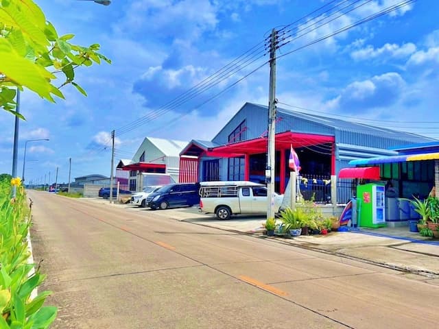 BST974 โกดังสร้างใหม่ #ลำลูกกาคลอง6 ที่ดินส่วนตัว 955 ตร.ม. | แอร์-อุปกรณ์ไฟฟ้าครบ | ล้อมรั้วส่วนตัว | ไฟ 3 เฟส