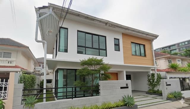 5นอน นาคนิวาส40-48 ให้เช่า บ้านเดี่ยว 2 ชั้น รีโนเวทใหม่ 260 ตร.ม. 65 ตร.วา.MRT โชคชัย 4 3.1 กม.