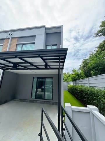 LV53324 ให้เช่า บ้านทาวน์โฮม พลีโน่ สุขุมวิท-บางนา 2 Pleno Sukhumvit-Bangna 2 บ้านหลังริม พื้นที่เยอะมาก วิวสนามกอล์ฟเมืองแก้ว