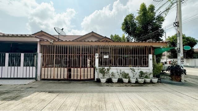 ทาวน์เฮ้าส์ ชั้นเดียว บ้านกลางเมือง พีพี 8 เมืองสุพรรณบุรี หลังมุม