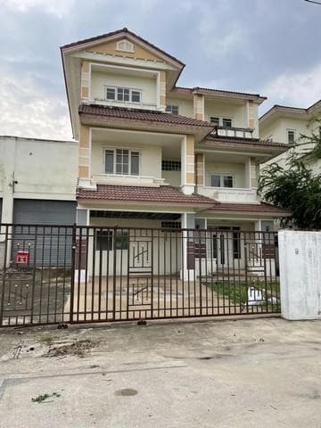 ให้เช่าโกดังพร้อมออฟฟิต 3ชั้น 216ตร.ว ย่านคอกกระบือสมุทรสาครใกล้เซ็นทรัลมหาชัย