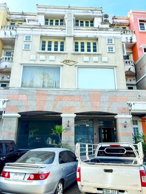 คลินิก 7นอน MRTบางบำหรุ433ม. บรมราชชนนี 5น้ำ โชว์รูม 1,260ตร.ม. ถ.สิรินธร เซ็นทรัล ปิ่นเกล้า 1.5 กม. 7ชั้น ออฟฟิตใหญ่ 46ตร.วา.