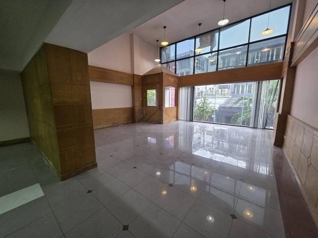 KT159 ขาย อาคารพาณิชย์ หลังมุม พร้อมลิฟท์ วิภาวดีซอย2 สภาพดีพร้อมใช้งาน เดินทางสะดวก