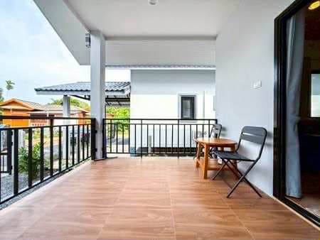 Modern-style detached house with 2 bedrooms and 2 bathrooms, located just 2.2 kilometers from