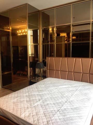 Park 24 private clean beautiful view 33rd floor BTS Phrom Phong