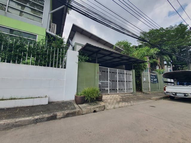 ขายด่วน อาคาร 2 ขั้น เป็นโรงงานเบเกอรเก่า ในซอยรามคำแหง 118 เนื้อที่ 400 ตารางเมตร หรือ 114 ตรว เป็นออฟฟิตชั้นล่างและชั้นสอง