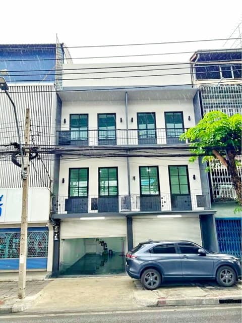 ใหม่ทั้งหลัง ตีทะลุ 445ตร.มตลาดอินดี้ 900 ม. ให้เช่าอาคารพาณิชย์ 3 ชั้น 2 คูหา. ถ.สุขสวัสดิ์ ราษฎร์บูรณะ