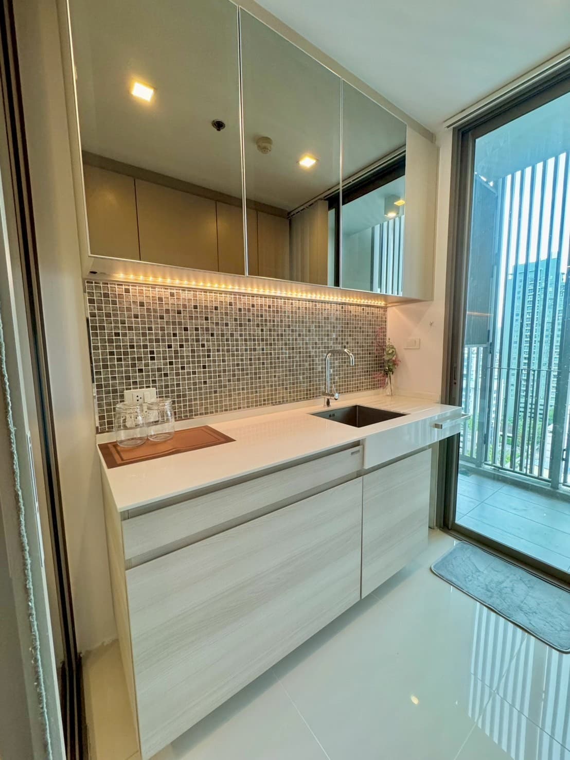 The Room Wongwian Yai quiet private 17th floor BTS Wongwian Yai
