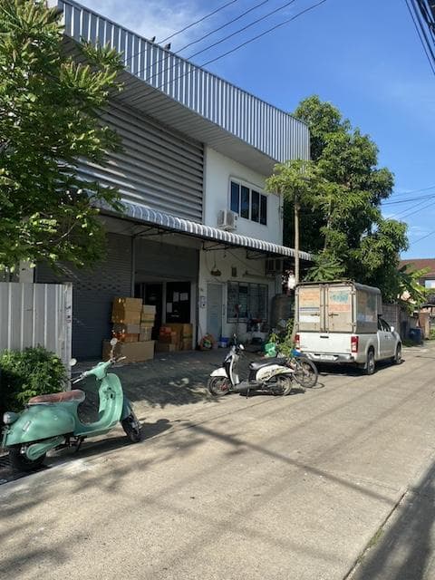 ให้เช่าโกดังพร้อมออฟฟิศห้องพัก400ตร.ม.ย่านลำลูกกาคลอง1 ใกล้ถนนลำลูกกาพหลโยธินและทางด่วน