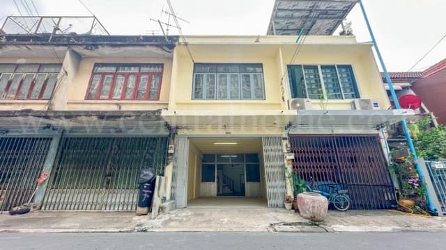 ทาวน์เฮ้าส์ 3 ชั้น ซอย กรุงเทพ - นนทบุรี 23 (จันทร์เกษม) ราคาถูก