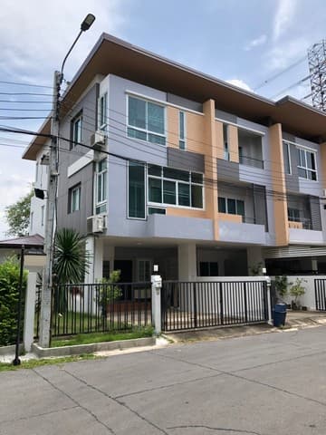 ขายทาวน์โฮม 3ชั้น หลังริม โครงการ โมทาวน์ บริโอ ถนนเลียบคลองประปา แจ้งวัฒนะ-ประชาชื่น