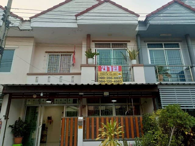 ขายด่วน ทาวเฮ้าส์ 2 ชั้น 21. ตร.วา พร้อมอยู่ หมู่บ้านรุ่งเรืองวิลล่า ถนนบ้านคลองสวน ประชาอุทิศ 90 อ.พระสมุทรเจดีย์ สมุทรปราการ ZTK330