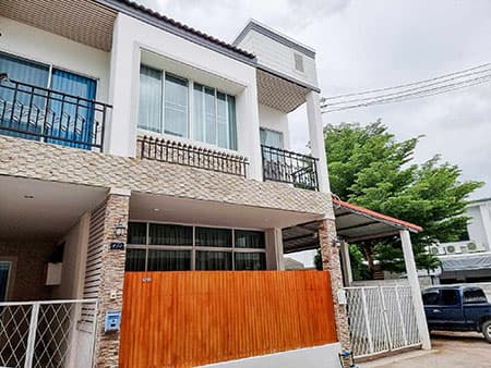 ขายทาวน์เฮ้าส์ หน้ากองบิน , ใกล้นิมมาน,มช. ตลาดต้นพะยอม ทำเลดีมาก