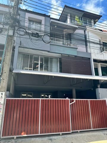 ให้เช่าโฮมออฟฟิศ 4 ชั้น ใกล้ MRT สายสีเหลือง สถานีลาดพร้าว 71 ย่านลาดพร้าว 80 เข้า-ออกได้หลายทาง รัชดา 18, เหม่งจ๋าย, สุทธิสาร, เลียบด่วนฯ
