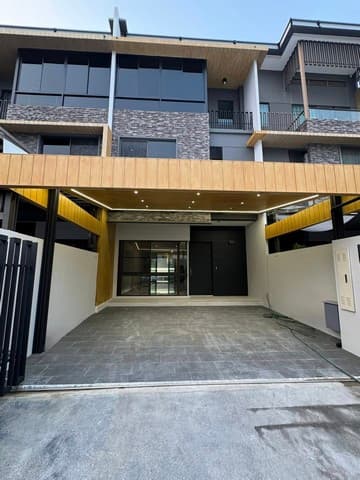 ให้เช่าทาวน์โฮม 3 ห้องนอน 4 ห้องน้ำ Walk-in Closet, Luxury Master Bedroom The Landmark เอกมัย-รามอินทรา