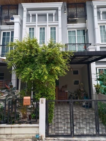 ให้เช่าทาวน์เฮ้าส์ 2 ชั้น ซอยนวมินทร์ 42 หมู่บ้านโกลเด้น ทาวน์ 3 เกษตร-นวมินทร์ เครื่องใช้ไฟฟ้า เฟอร์นิเจอร์ครบพร้อมเข้าอยู่