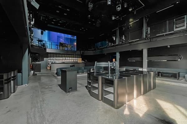 ปล่อยเช่า ผับ Nightclub เซ้งอาคาร 3 ชั้น (2,100 ตรม.) ทำเลใจกลางเอกมัย สามารถดำเนินธุรกิจต่อได้ทันที โทร 090-6360022
