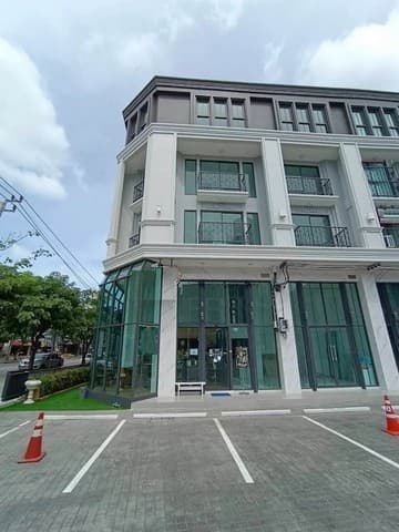 ให้เช่าอาคารสำนักงาน บนถนนสุขุมวิท 77 ปากซอยอ่อนนุช 41 ติดMRT ศรีนุช เพียง 400 เมตร 4ชั้นมีลิฟท์ โครงการ The Master @BTS Onnut 2