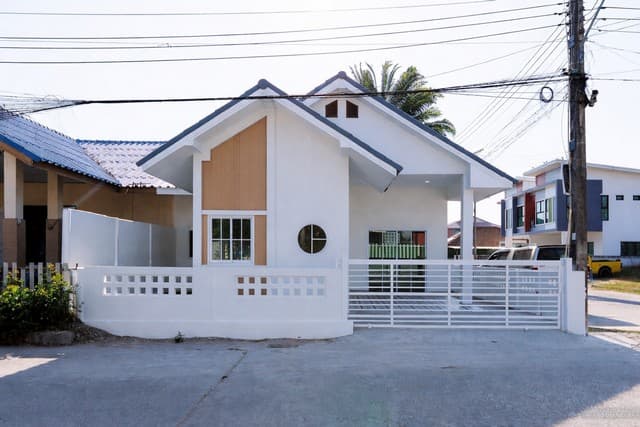 ให้เช่าบ้านแฝด โซนวัดโขดหิน ระยอง รีโนเวทใหม่ พร้อมเฟอร์นิเจอร์ครบ