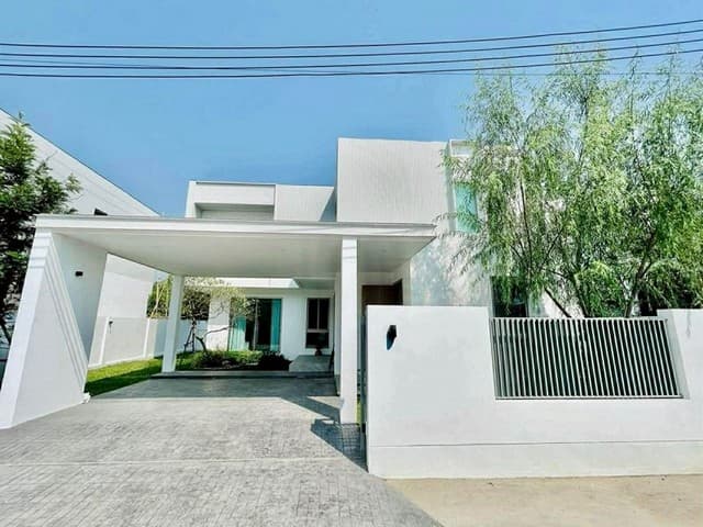 บ้านใหม่ 2 ชั้น สไตล์โมเดิร์น เฟอร์นิเจอร์ครบ ป่าแดด