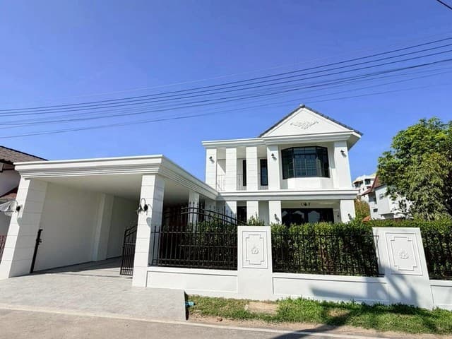 บ้าน 2 ชั้น สไตล์โมเดิร์นคลาสสิค ดีไซน์หรู สุเทพ