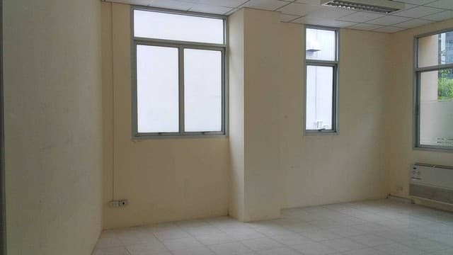 OFFICE อาคารโกลเด้นเพิร์ล ใกล้กับ - 27500 B. 0 Square Wah 1 Ngan 0 RAI BIG SALE -